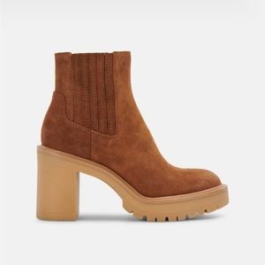 BRAND NEW 🔥🔥🔥 fall/winter trendy Dolce Vita suede 100% waterproof booties!